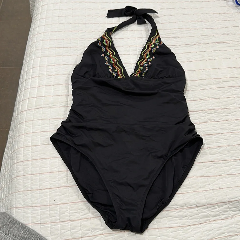 LA BLANCA Catalonia One-Piece Tummy Control Ruched Embroidered Halter Sw… - Picture 4 of 15